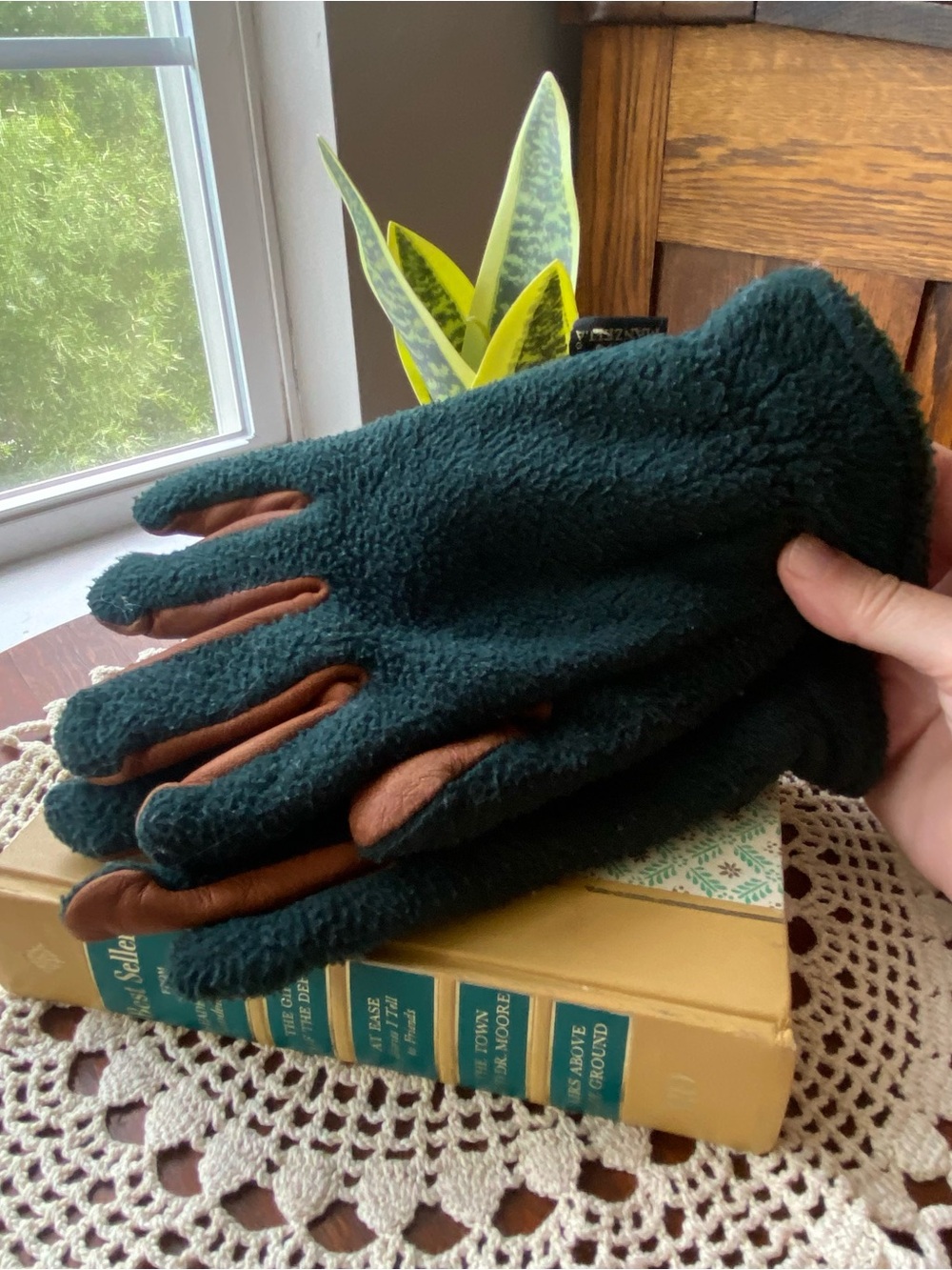 Manzella Leather Dark Green Fleece Gloves with Brown Leather Accents Size Small